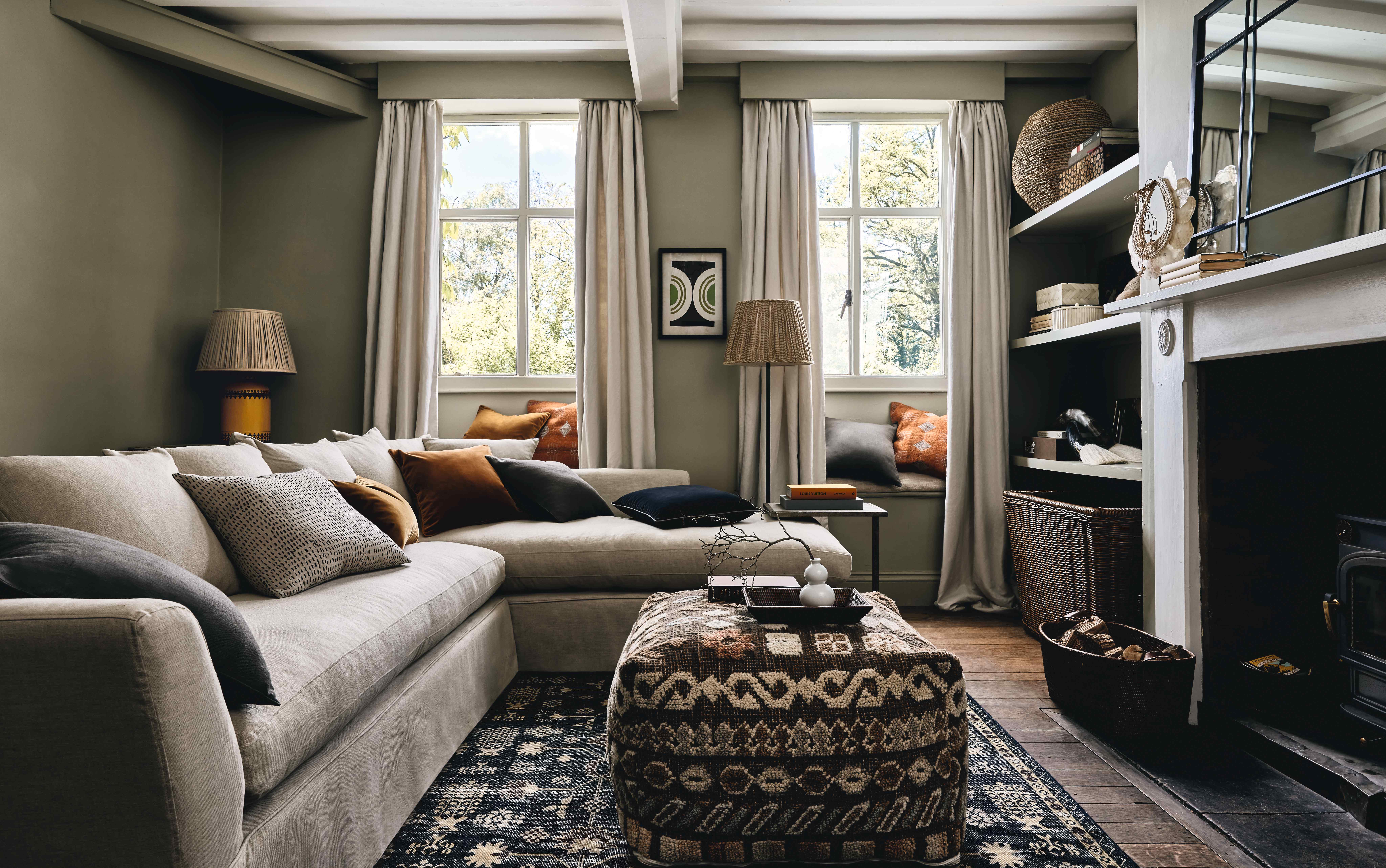 How to Decorate a Living Room with a Sectional Couch - Transform Your Space with Style and Comfort