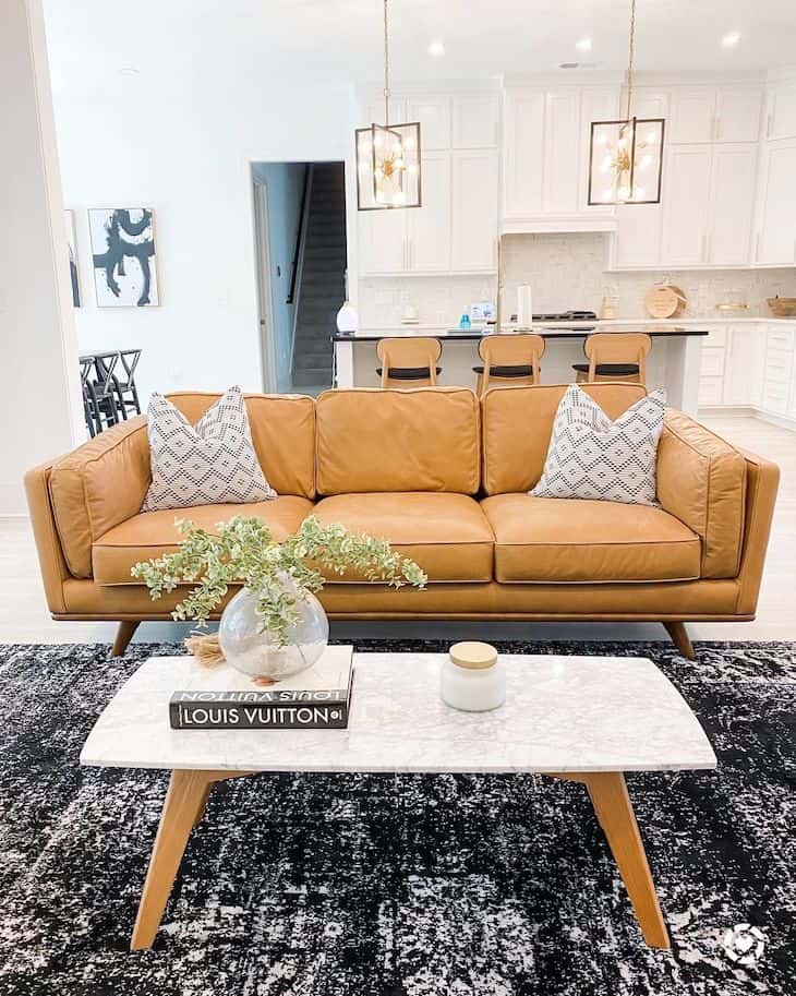 How to Decorate a Living Room with Brown Couches - Transform Your Space into a Stylish Retreat